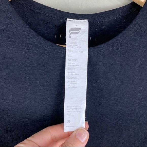 Fabletics: Stretchy Fitted Long Sleeve Workout Cropped Crop Top Shirt Size Small - Picture 2 of 3